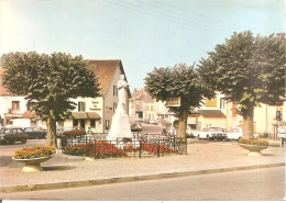 POUILLY-EN-AUXOIS (21) La Place De La Libération  CPSM  GF - Sonstige & Ohne Zuordnung