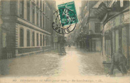 75 - Paris - Inondations De 1910 - Rue Saint Domnique - Animée - CPA - Oblitération Ronde De 1910 - Voir Scans Recto-Ver - De Overstroming Van 1910