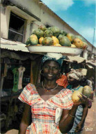 Sénégal - Un Sourire Sur Le Marché - Fruits - Mangues - Femme - CPM - Voir Scans Recto-Verso - Sénégal