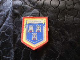 37  - Ecusson Tissu , Ville De Tournon - Escudos En Tela