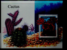 CAMBODIA -  2001 - CACTI   SOUVENIR SHEET MINT NEVER HINGED - Camboya