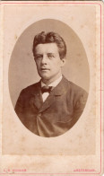 Photo CDV D'un Homme élégant Posant Dans Un Studio Photo A Amsterdam ( Pays-Bas ) - Old (before 1900)