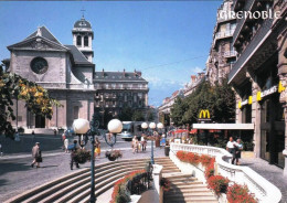 38 - Isere -  GRENOBLE - Le Tramway Place Felix Poulat - L église Saint Louis - Grenoble