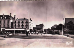 33 - Gironde -  ARCACHON -  La Place Thiers - Arcachon