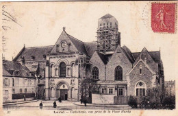 53 - Mayenne -  LAVAL -  La Cathedrale En Travaux ( échafaudages ) Vue Prise De La Place Hardy - Laval