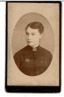 BORDEAUX  (  33 )  - PHOTOGRAPHIE C D V SERINI  à Bordeaux  - Portrait Jeune Femme En Médaillon - Fin 19ème -VOIR SCANS - Old (before 1900)