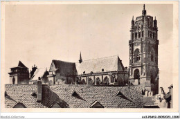 AAIP6-12-0549 - RODEZ - La Cathedrale Emergent Des Toits - Rodez