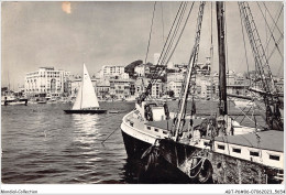 ABTP6-06-0516 - CANNES - Vue Sur Le Suquet Et Le Quai Saint-Pierre - Cannes