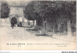 AEBP11-02-1117 - La Guerre 1914-15-16 - Soissons - La Place De La Mairie Après Un Engagement De Cavalerie - Soissons