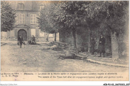 AEBP11-02-1100 - La Guerre 1914 - SOISSONS - La Place De La Mairie Après Un Engagement Entre Cavaliers  - Soissons