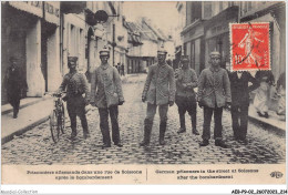 AEBP9-02-0884 - Prisonniers Allemands Dans Une Rue De Soissons Après Le Bombardement  - Soissons