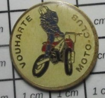 711e Pin's Pins : BEAU ET RARE : MOTOS / VOUHARTE MOTO CLUB - Motorfietsen