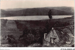 AFTP2-07-0181 - Lac D'issarlès - Vue Panoramique - En Premier Plan Vieille Chaumiere Au Toit De Chaume - Largentiere