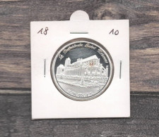 Médaille Souvenirs&Patrimoine :  La Cathédrale Saint-Etienne De Bourges - Vue De Coté (couleur Argent) - 2010 - Otros & Sin Clasificación