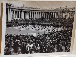 Italy Photo Italia Foto MARIO STENTA Roma. Vatican Piazza San Pietro. Saggio Ginnico Da Identificare. 240x180 Mm. - Europe