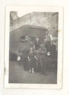 Photo Ancienne Camion Garé Devant Les Remparts D'Avignon (?), Famille Et Soldat - Places