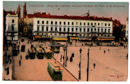 CPA 31 - TOULOUSE (Haute Garonne) - 30. Place Du Capitole, Au Fond, Clochers Du Taur Et De St-Sernin (tram) - Toulouse