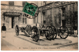 CPA 55 - VERDUN (Meuse) - 21. Hôtel De Ville - Canon D'honneur 1870 - Verdun