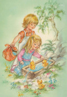 OSTERN KINDER EI Vintage Ansichtskarte Postkarte CPSM #PBO304.DE - Ostern