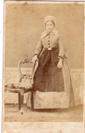 Photo CDV D'une Femme élégante Posant Dans Un Studio Photo A Terneuzen ( Pays-Bas ) - Alte (vor 1900)