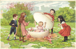 Joyeuses Paques Bébé Dans Un Gros Oeuf Ouvert Par Fes Fillettes Et Des Garçonnets RV - Easter