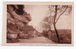 24 . Les Eyzies . Capitale Préhistorique . Avenue De La Gare - Les Eyzies