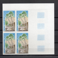 AFARS ET ISSAS  N° 415  NON DENTELE  BLOC DE 4 TIMBRES   NEUF SANS CHARNIERE COTE 100.00€   ARBRE PALMIER FLORE - Unused Stamps