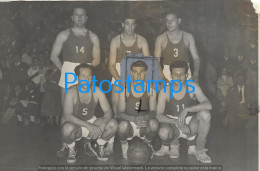 229112 SPORTS BASKET BASKETBALL TEAM SAN LORENZO IN ARGENTINA YEAR 1954 17 X 11.5 CM PHOTO NO POSTAL POSTCARD - Basket-ball