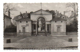 Carte Postale Moderne - 14 Cm X 9 Cm - Circulé - Dép. 53 - LAVAL - Entrée De La Préfecture - Laval