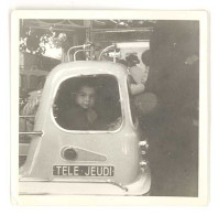 Photo Enfant Dans Manège, Fête Foraine, " Télé Jeudi ", Sault Vaucluse 1968 - Anonyme Personen