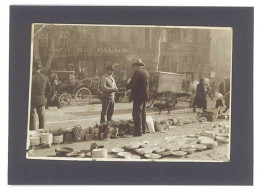 Photo Scène De Marché Aux Puces (?) Devant Café Du Palais - Professions