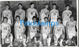 229128 SPORTS BASKET BASKETBALL TEAM JUGADORES IN ARGENTINA 15.5 X 9.5 CM PHOTO NO POSTCARD - Basketbal