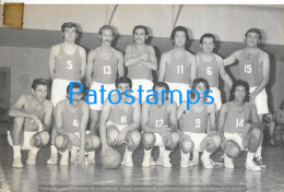 229132 SPORTS BASKET BASKETBALL TEAM JUGADORES CIRCULO YAPEYU IN ARGENTINA 1972 18 X 12 CM PHOTO NO POSTCARD - Pallacanestro