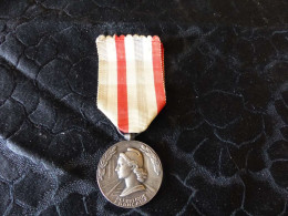 Jolie Médaille SNCF En Bronze Argenté, Médaille D'honneur Des Chemins De Fer, 1956, Georges Guiraud - Eisenbahnverkehr