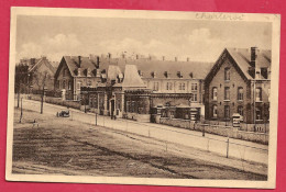 C.P. Charleroi   =   Caserne  Du 2e Régiment Des Chasseurs  à  Pied  : Caserve  Vue  De La Plaine - Charleroi