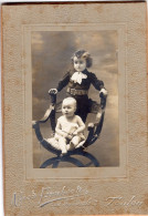 Grande Photo CDV De Deux Petit Enfant élégant Posant Dans Un Studio Photo A Toulon - Anciennes (Av. 1900)