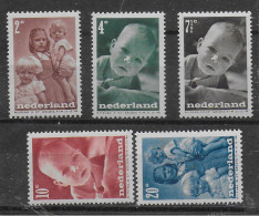 OLANDA 1947 " PRO INFANZIA " SERIE COMPLETA 5 VALORI ** MNH LUSSO C2047 - Unused Stamps