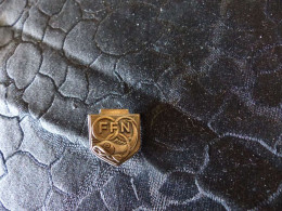 Ancienne Broche Fédération Française De Natation - Natation