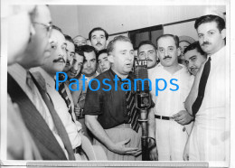 229167 ARGENTINA TUCUMAN GOBERNADOR FERNANDO RIERA 1951 MENSAJE AL PUEBLO RADIO 18 X 13 CM PHOTO NO POSTCARD - Argentinië