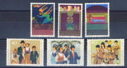 1980-Liechtenstein (MNH=**) 2 Serie 6 Valori Costumi Nazionali, Natale - Unused Stamps