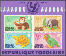 1971-Togo (MNH=**) Foglietto S.4v."Unicef Giocattoli"cat.Yvert Euro 4,5 - Togo (1960-...)