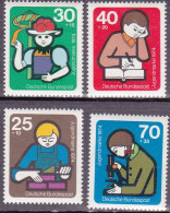 1974-Germania (MNH=**) S.4v."Attività Giovanili"catalogo Unificato Euro 7,5 - Altri & Non Classificati