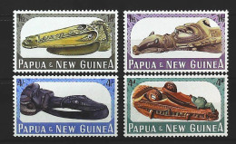 1965-Papua Nuova Guinea Serie 4 Valori Manufatti Locali Maschere - Papouasie-Nouvelle-Guinée