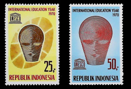 1970-Indonesia (MNH=**) Serie 2 Valori Anno Internazionale Dell'Educazione - Indonesia