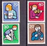 1974-Germania (MNH=**) S.4v."Attività Giovanili" - Unused Stamps