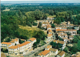 CPSM. 32 BARBOTAN LES THERMES. VUE GENERALE AERIENNE. - Barbotan