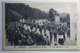 AK Lourdes La Procession Aux Piscines, Le Saint Sacrement 1930 Gebraucht #PH022 - Lourdes