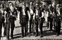 CPA Armaillis De La Gruyere, Männer In Schweizerischen Trachten, Gehstock, Bart - Costumes