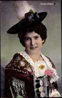 CPA Portrait Einer Frau In Schweizer Tracht, Cenzi Götze - Costumes