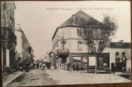 Cpa Photo 24 Dordogne, SIGOULES, Le Grand Coin Et Rue De Gardonne, Animée, Devanture Enseigne Epicerie, éd Calvès - Other & Unclassified
